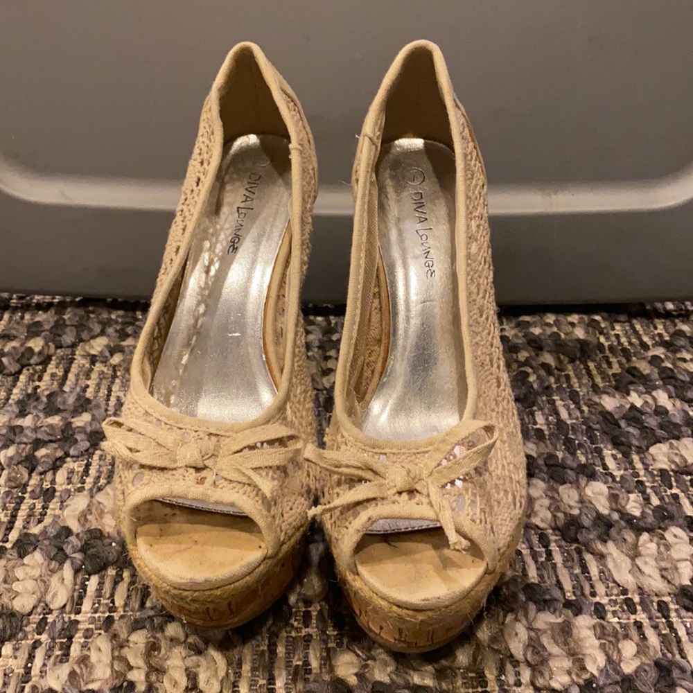 Cute beige cork & lace wedges